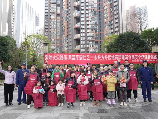 逃生帐篷、灭火器实操……这场高层住宅消防培训“干货满满”(图1)