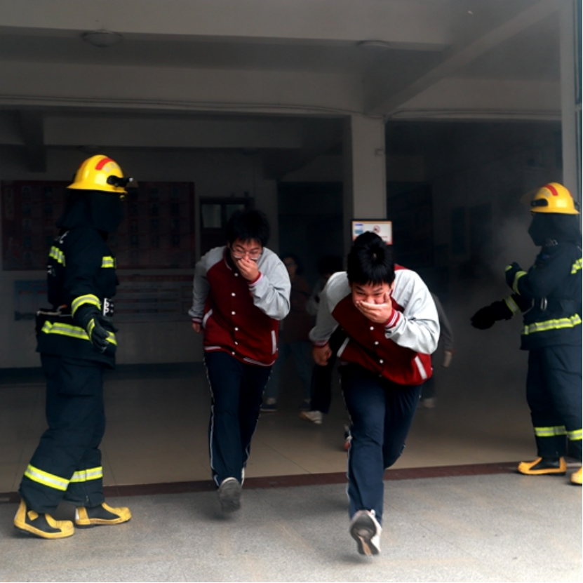 消防“大课堂”走进监利校园让师生们“沉浸式”学习消防知识(图2)