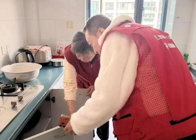 星空体育网站：普陀全面排查消防安全隐患！全力筑牢社区安全“防火墙”(图6)