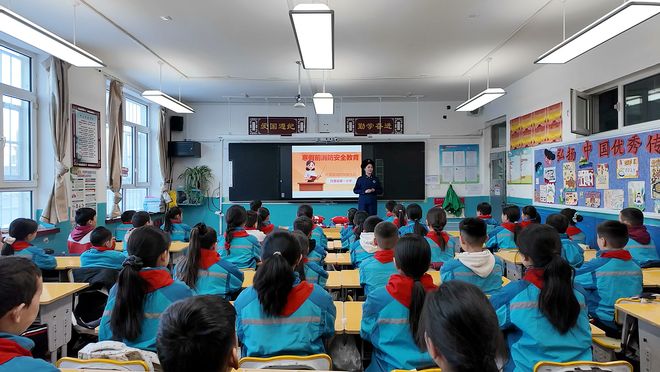 星空体育：托里：消防知识进校园护航平安假期(图1)