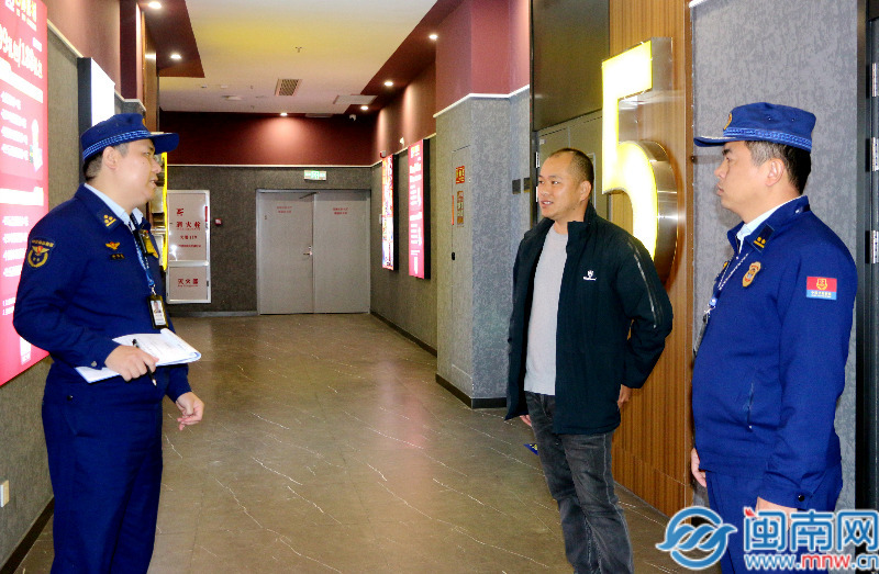 星空体育网站：诏安县消防救援大队对辖区人员密集场所开展消防安全检查(图1)