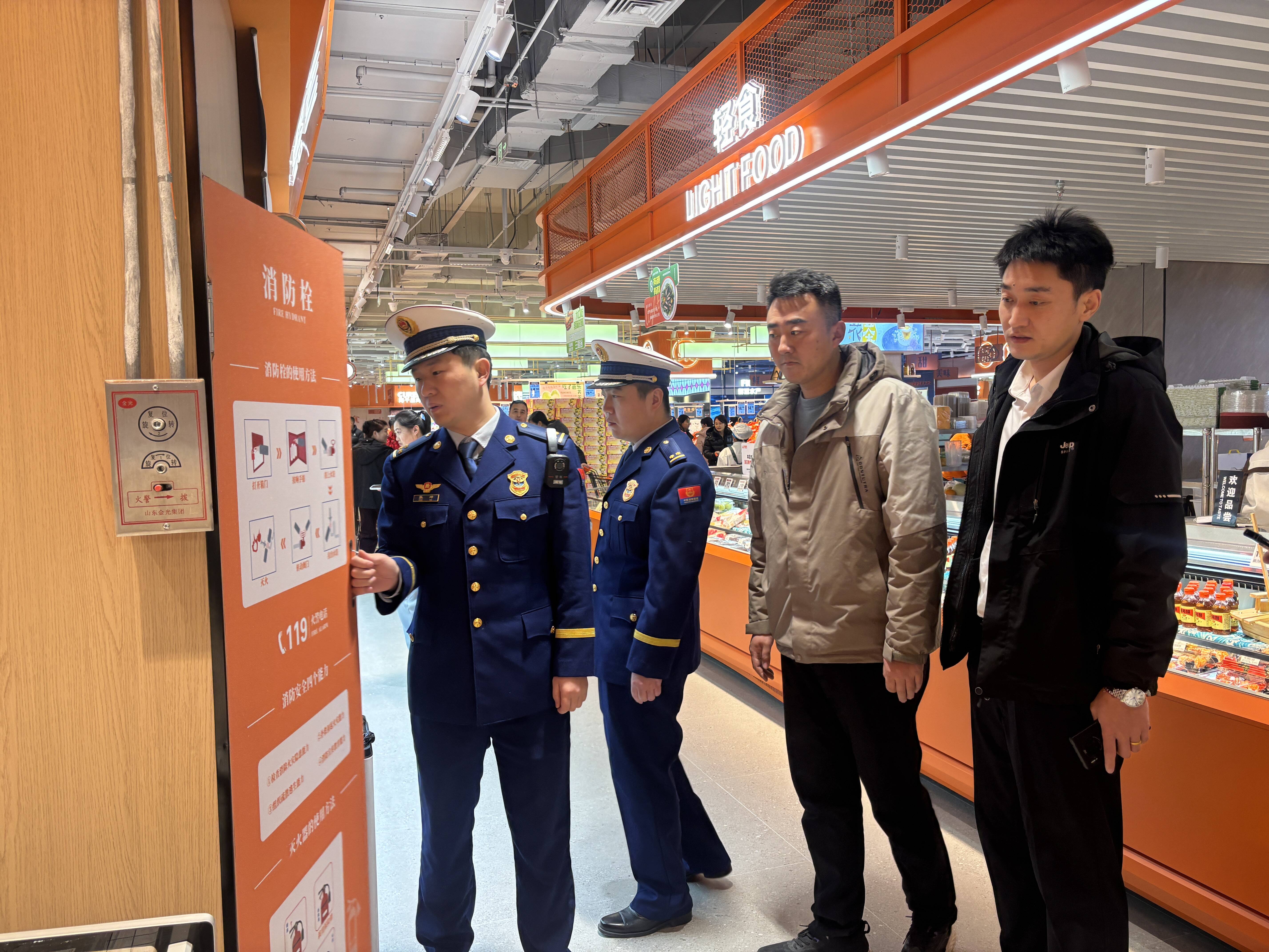 博兴：开展商业综合体“检查＋宣传”助推冬春火灾防控工作(图1)