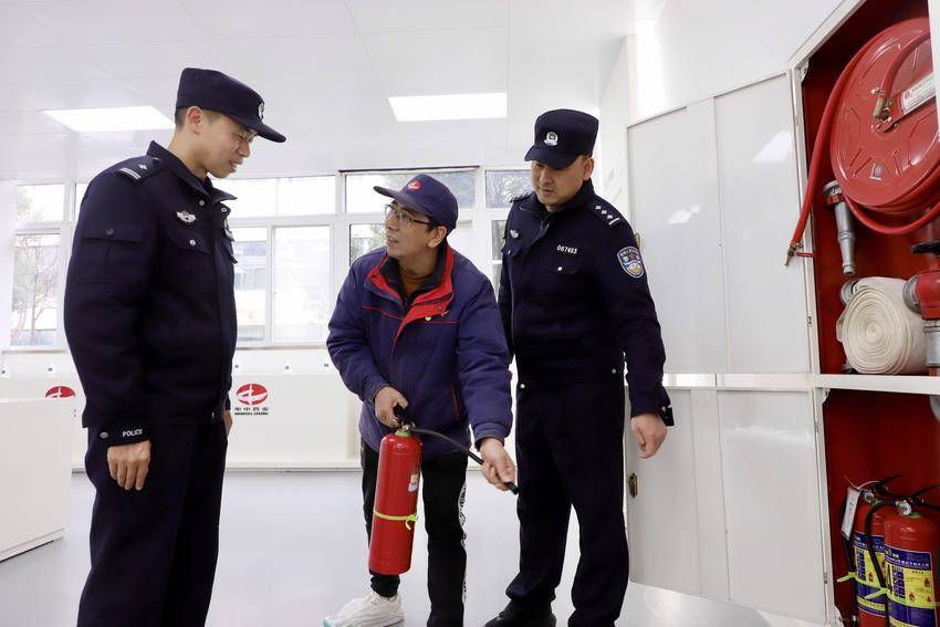 安全“体检”+精准护航襄城公安为企业发展筑牢安全屏障(图2)