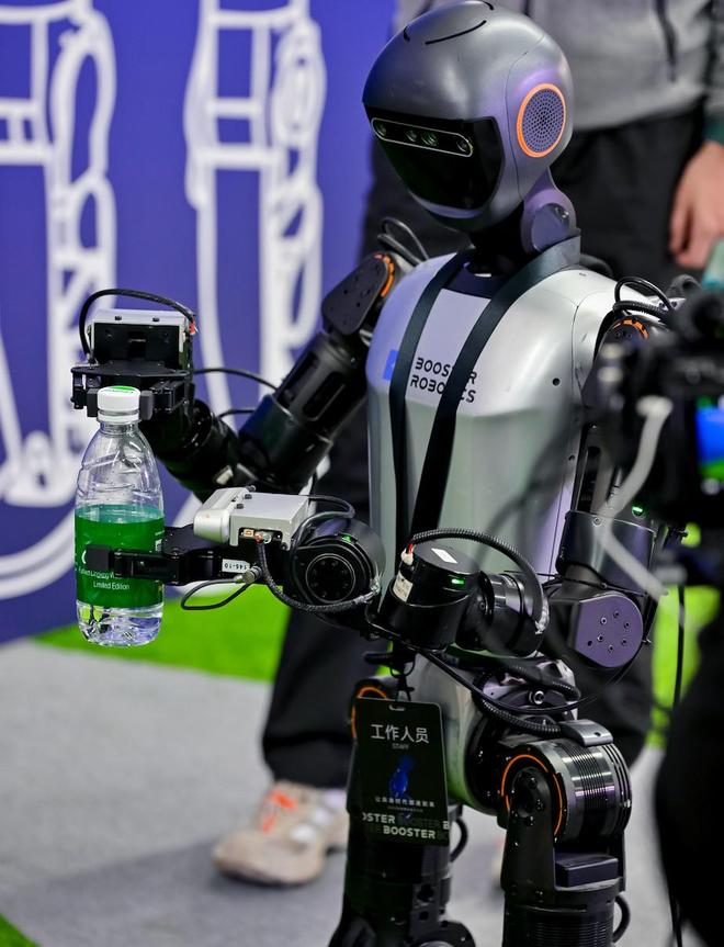 星空体育：清华系具身大脑公司获近亿元融资预计2026年接入设备达十万台以上｜硬氪首发(图2)