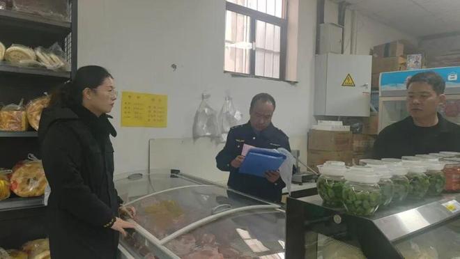 护航新春烟火气筑牢集市安全线——襄南镇市场监管所开展春节前农村集市安全专项检查(图3)