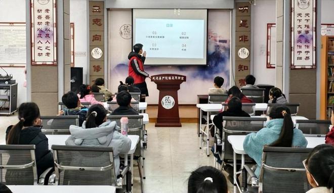 星空体育网站：内江威远县开展“快乐寒假成长营”青少年社区科普活动(图4)