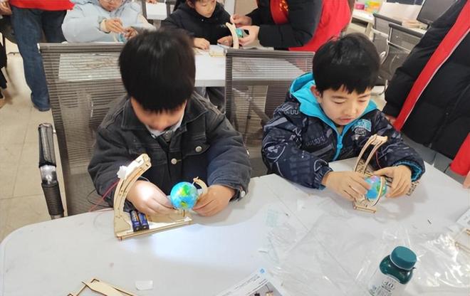 星空体育网站：内江威远县开展“快乐寒假成长营”青少年社区科普活动(图5)