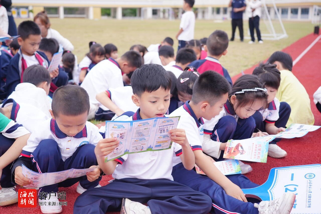 万宁消防组织开展“开学第一课”消防安全教育活动(图1)