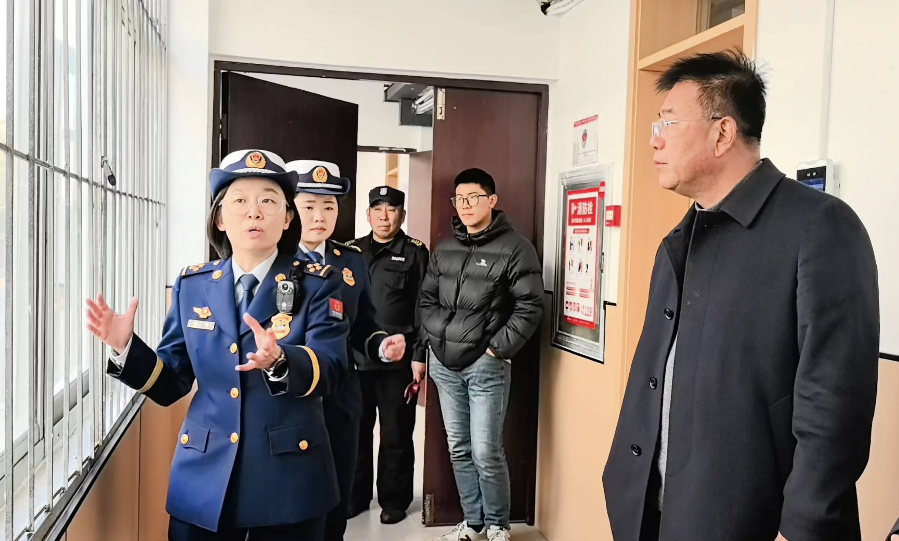 灭火机器人“炫技”校园山东消防“开学第一课”护航平安新学期(图5)