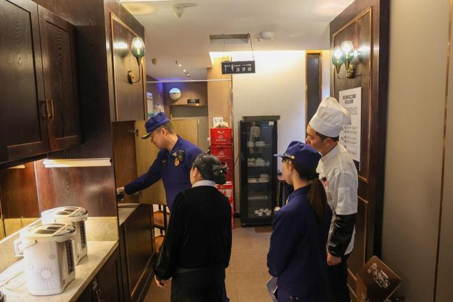 星空体育：荆门掇刀开展消防产品质量专项检查严把消防安全“源头关”(图2)