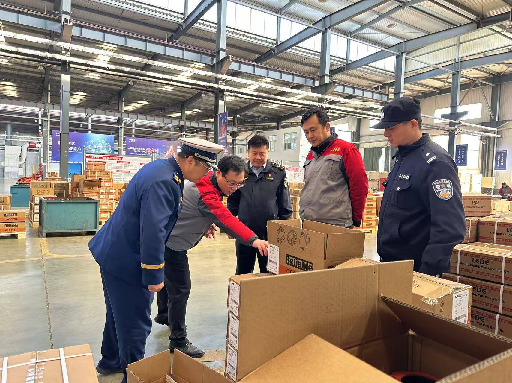 星空体育网站：重拳打假护平安山东严治消防产品“李鬼”(图1)