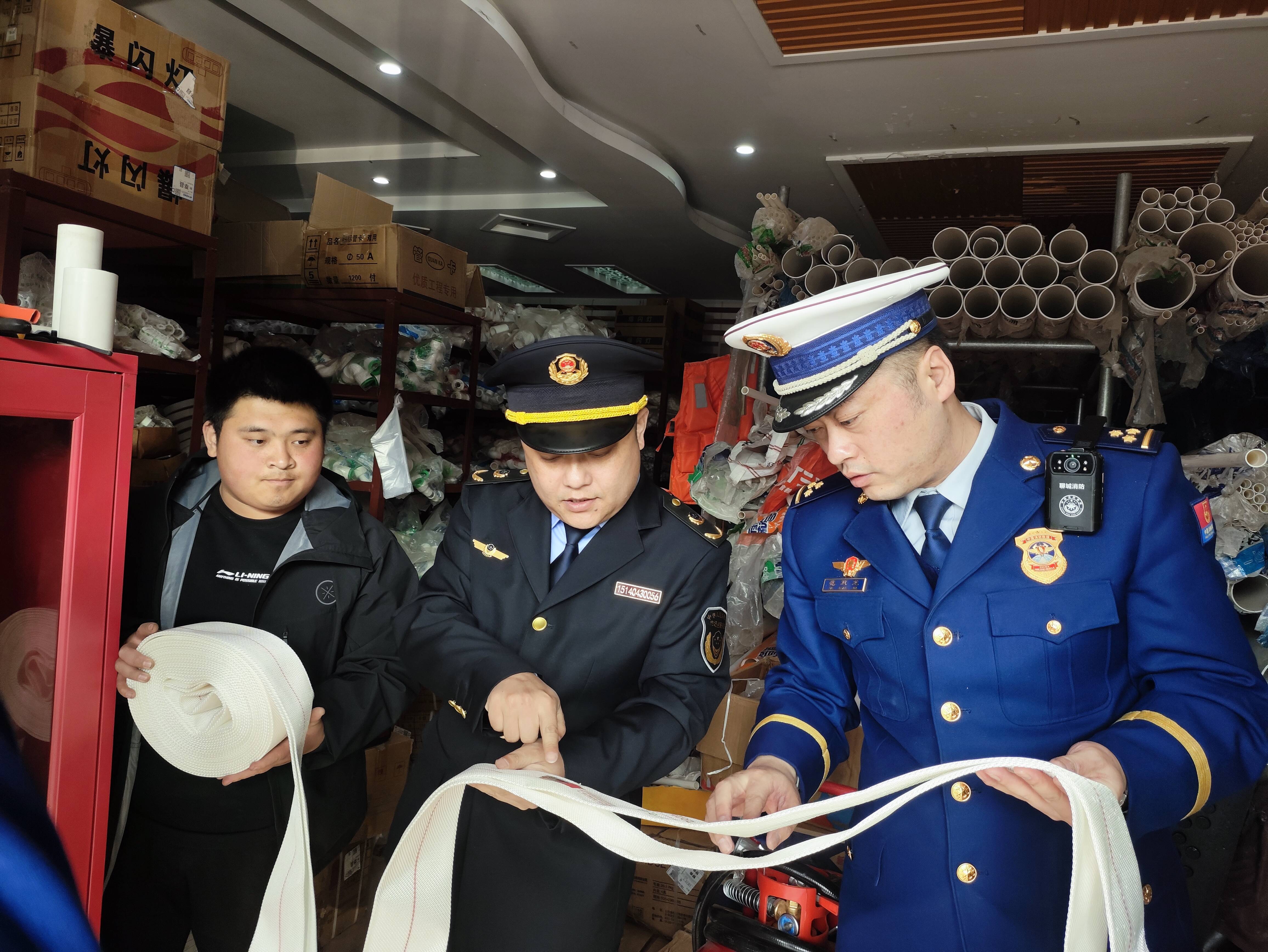 星空体育网站：重拳打假护平安山东严治消防产品“李鬼”(图3)