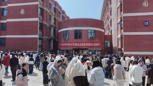 星空体育：江西工业贸易职业技术学院举行2026年春季消防应急疏散演练(图1)