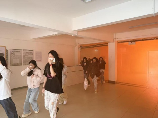 星空体育：江西工业贸易职业技术学院举行2026年春季消防应急疏散演练(图2)