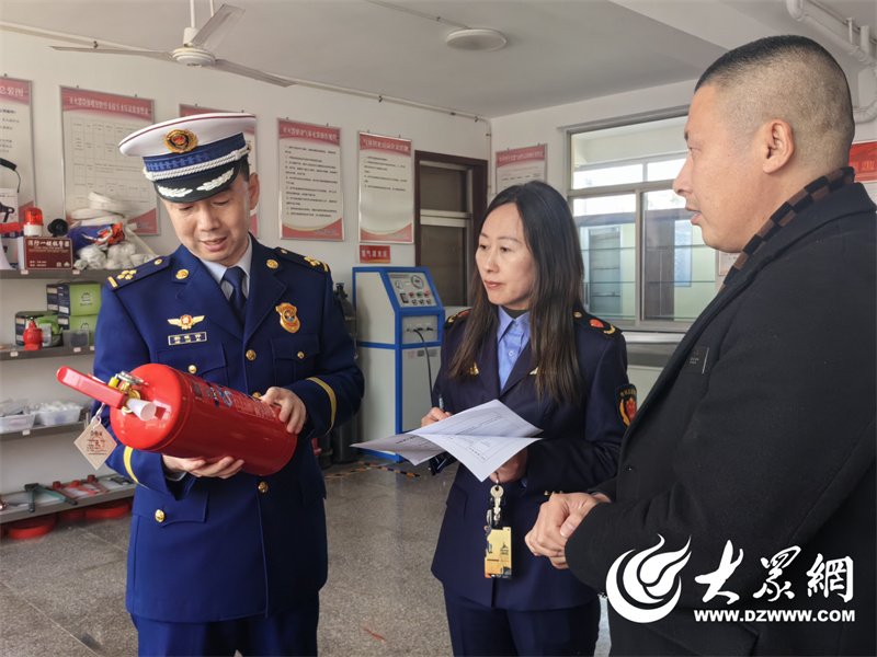 星空体育：海阳市消防救援局开展“3？15”消防产品科普宣传活动(图4)