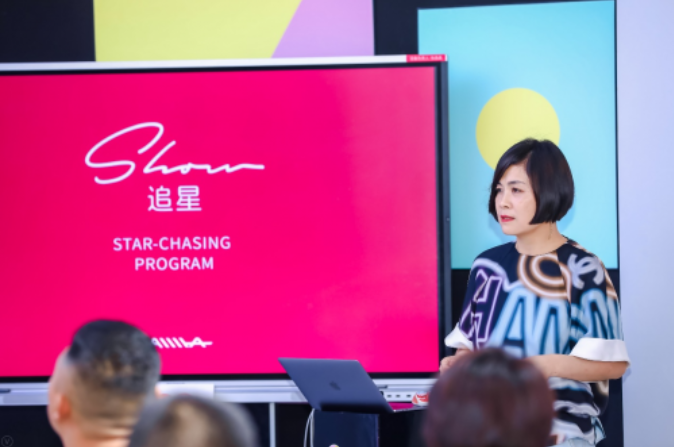 头条！爱玛“追星计划”再掀电动车潮流革命为年轻人打造的专属骑行艺术！(图2)