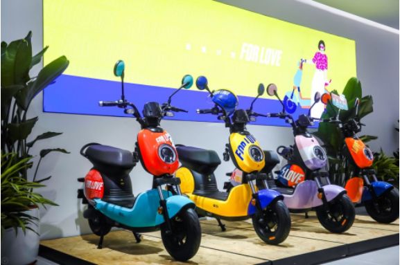 头条！爱玛“追星计划”再掀电动车潮流革命为年轻人打造的专属骑行艺术！(图4)