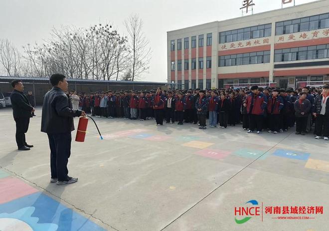 星空体育网站：商丘市示范区平台小学开展校园消防疏散演练(图5)