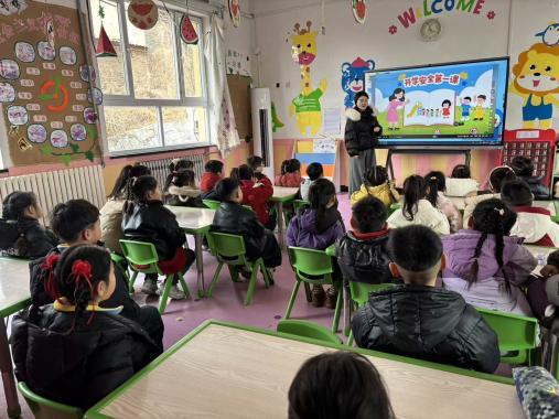 太原市晋源区姚村镇中心学校附属幼儿园：用安全教育为幼儿成长铺就温馨坦途(图2)