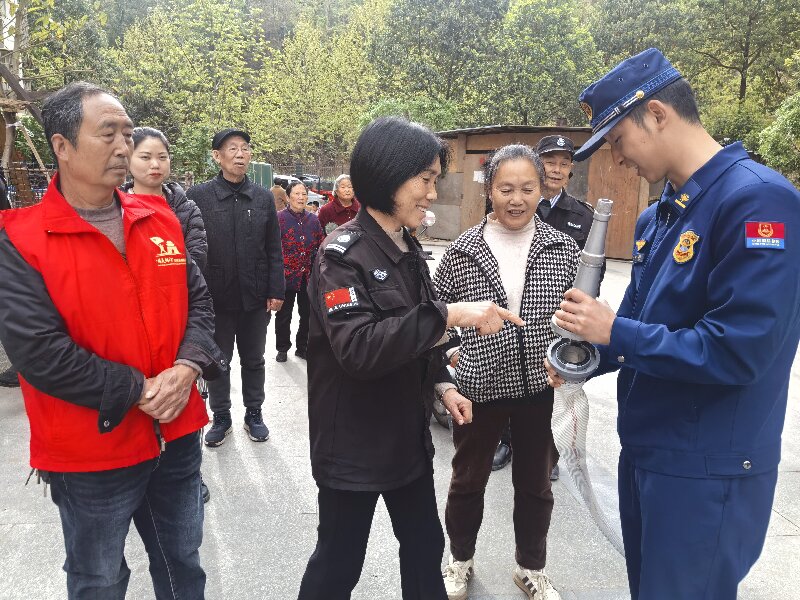 剑阁县下寺镇：筑牢安全防线守护家园平安(图2)