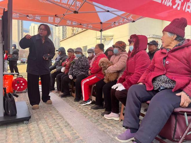 气、热、消防“一站式”服务“能源管家在您身边”气热联合进社区很暖心(图2)