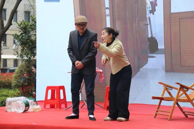 新洋街道新丰社区开展“消防知识进基层蓝焰守护伴我行”活动(图1)