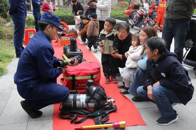 新洋街道新丰社区开展“消防知识进基层蓝焰守护伴我行”活动(图5)