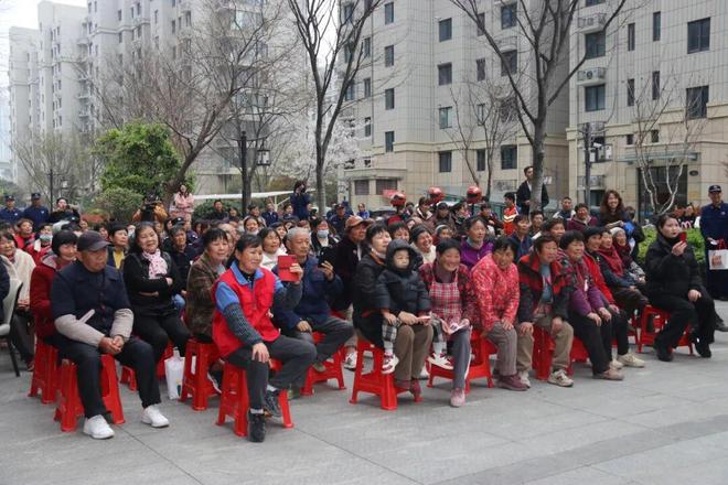 新洋街道新丰社区开展“消防知识进基层蓝焰守护伴我行”活动(图2)