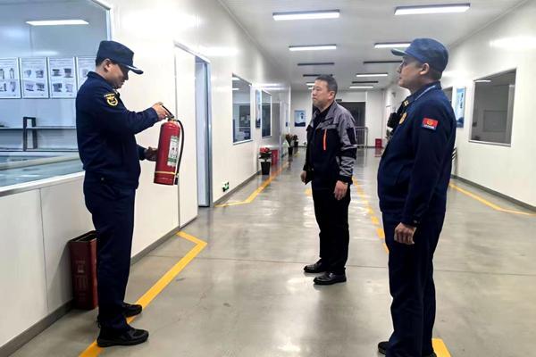 鹤壁经济技术开发区消防救援大队开展企业消防安全指导(图1)