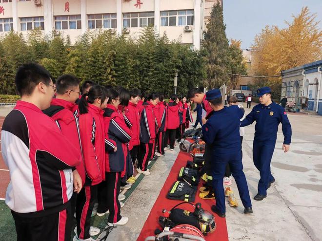 星空体育：秦皇岛市海港区消防救援大队开展消防安全主题教育活动(图1)