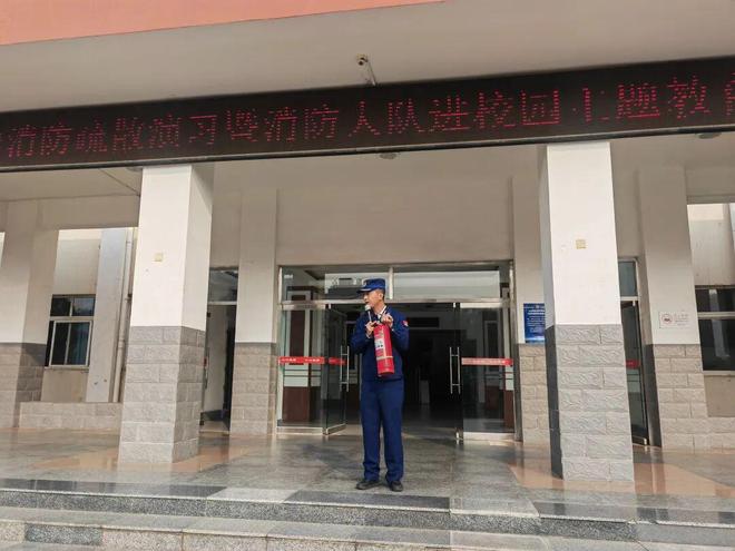 星空体育：秦皇岛市海港区消防救援大队开展消防安全主题教育活动(图3)