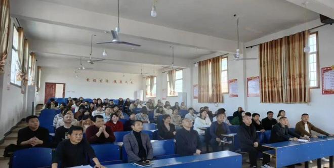 星空体育网站：东馆小学组织师生集中学习2026年春季全国中小学消防安全公开课(图2)