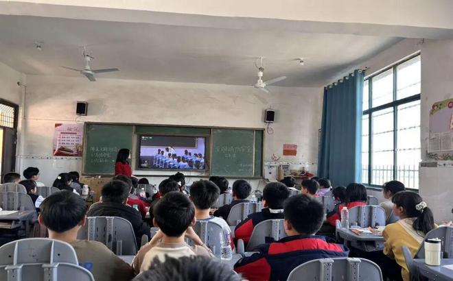 星空体育网站：东馆小学组织师生集中学习2026年春季全国中小学消防安全公开课(图5)