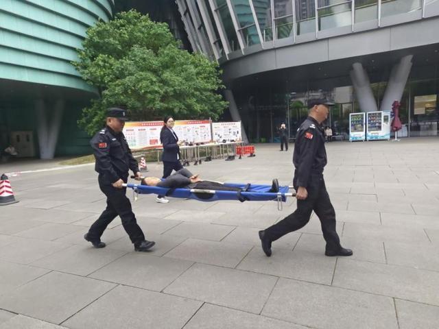 星空体育网站：遂宁市图书馆组织开展消防器材实操培训及应急演练(图6)