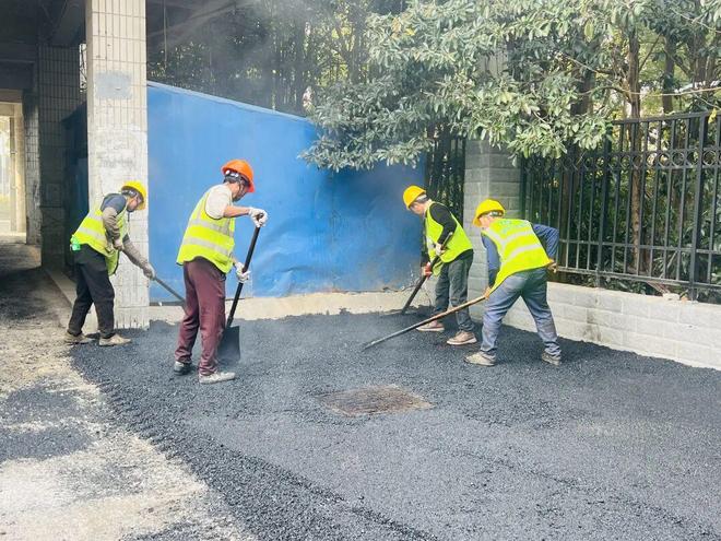 告别坑洼积水老旧小区焕新升级(图2)